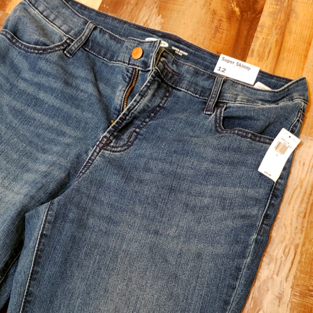Old navy blue super skinny mid rise jeans never been worn ❤